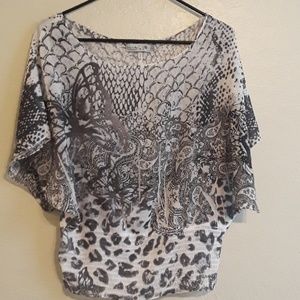 Cute designed top you have to see to believe 🦋